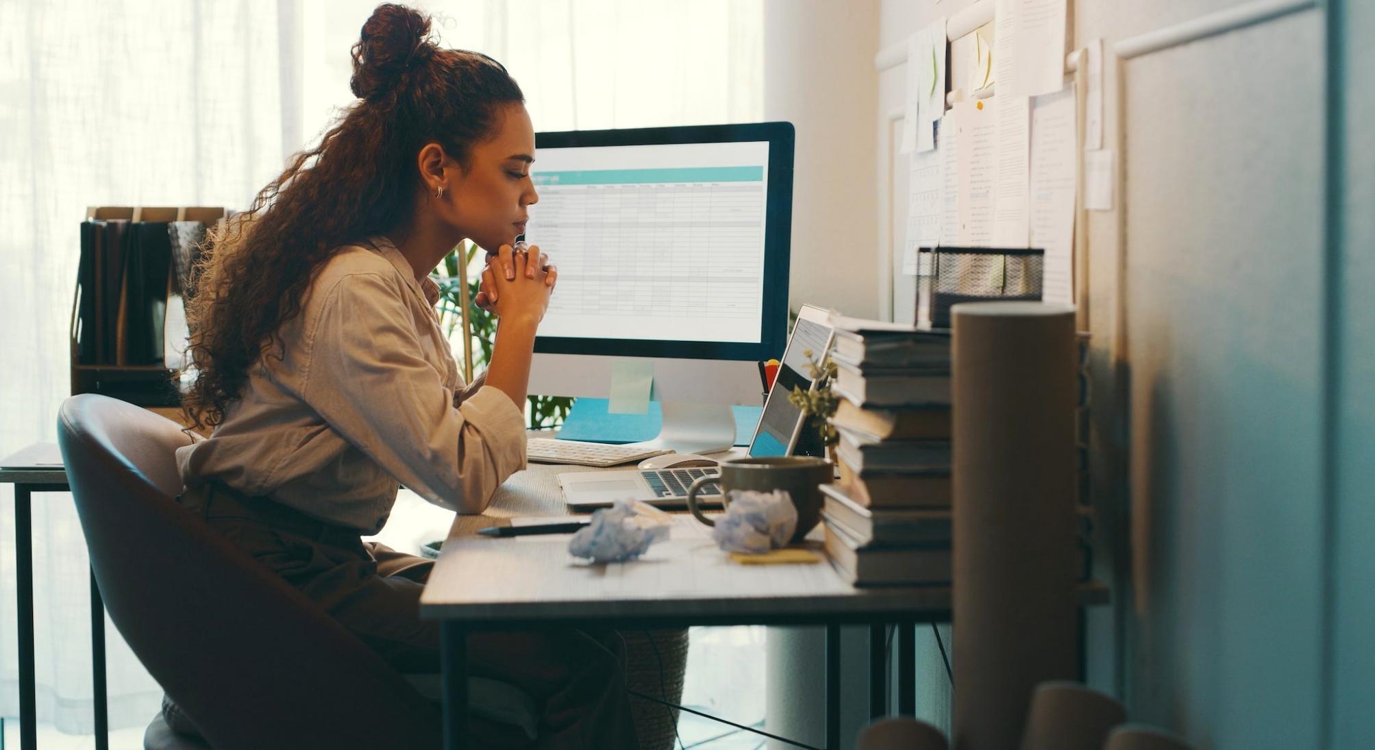 Workshop-Teilnehmer bei der praktischen Arbeit an Linkaufbau-Strategien
